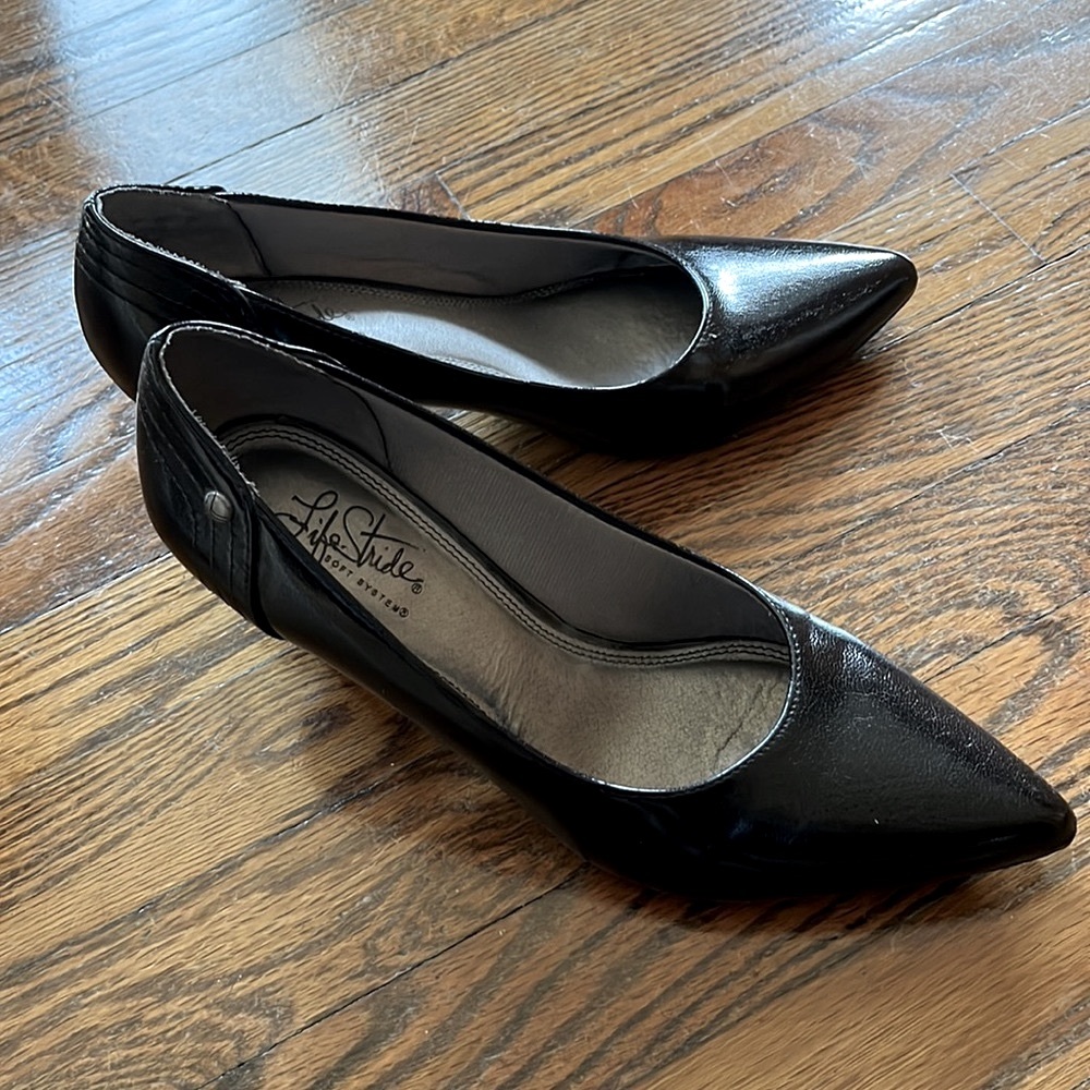 Black Pumps
